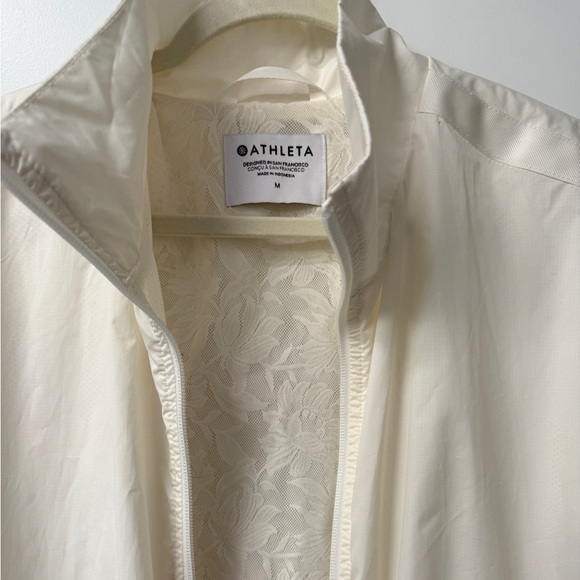Athleta Sightseer Lace Jacket Magnolia White Medium
Great Cond Performance Wear - Picture 7 of 14